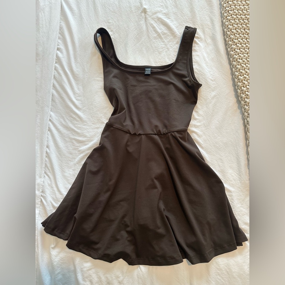 Elegant Brown Sleeveless Dress